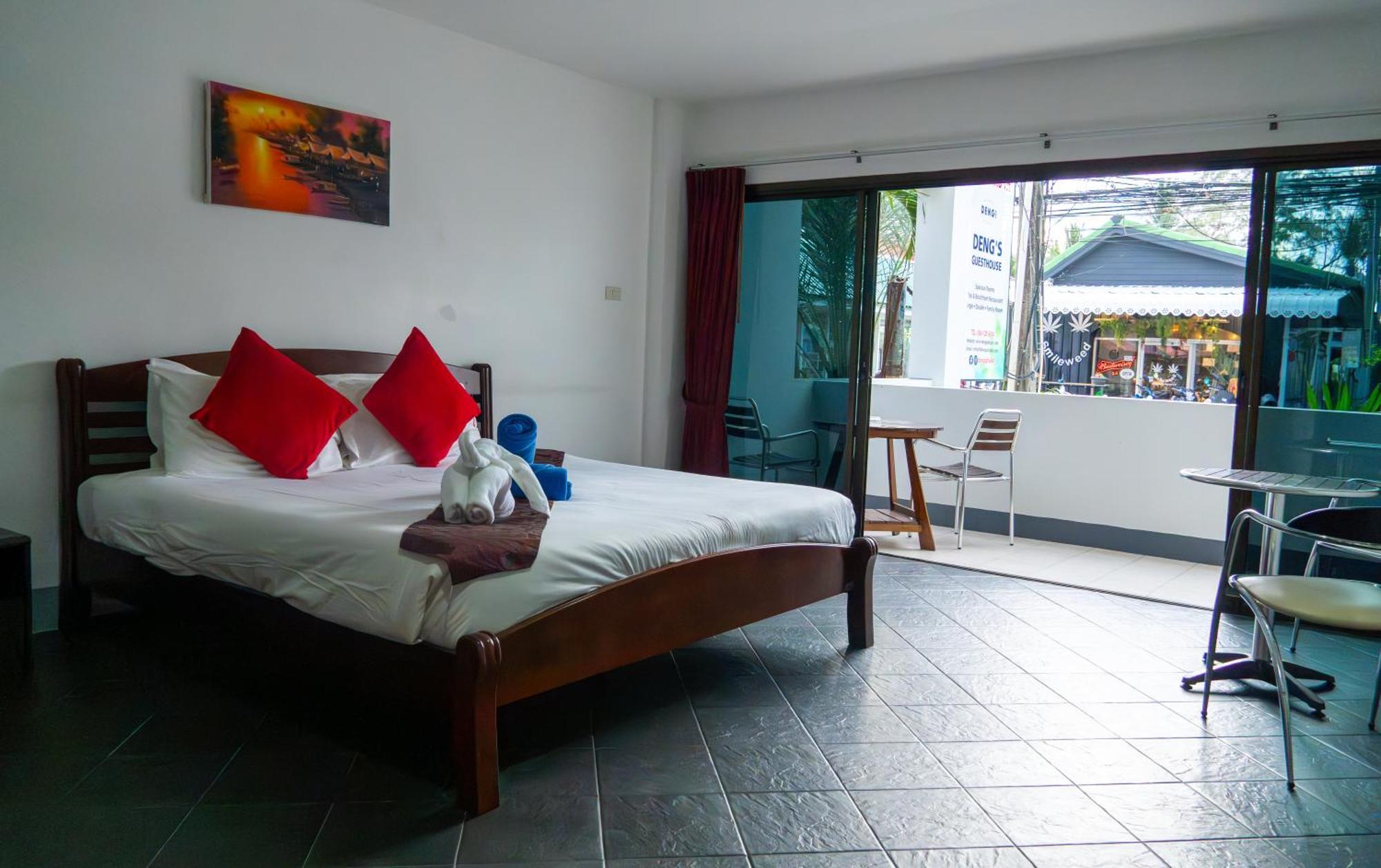 Deng'S Kamala Beach Guesthouse Exteriér fotografie