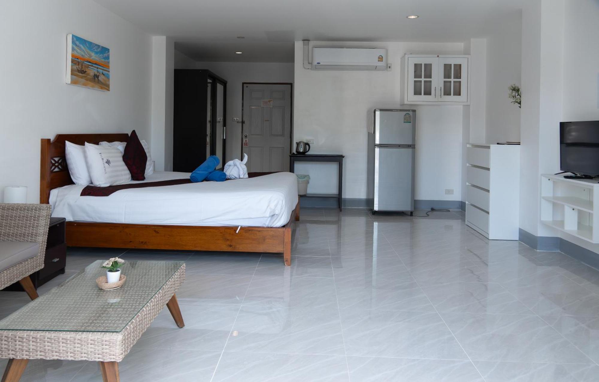 Deng'S Kamala Beach Guesthouse Exteriér fotografie